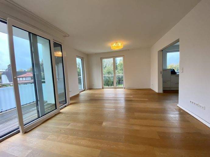 ***Dein neues Zuhause am Saseler Markt: Schicke Wohnung im 1. OG mit Parkett, Fbhzg, EBK, 2 TGs, Aufzug, Vollbad mit Fenster, G´WC...*** 3 zimmer