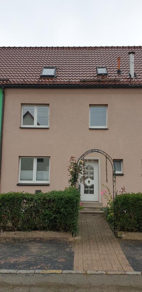 Reihenmittelhaus (MASSIV) in ruhiger und zentraler Lage