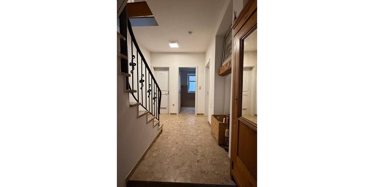 Frisch renoviertes Reihenmittelhaus zum Vermieten 6 zimmer