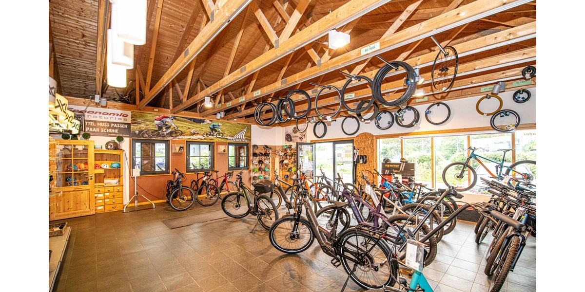 Vielseitige Werkstatt mit großzügiger Freifläche und Raum für Ideen - Gewerbeobjekt Eschlkam | Angebot:24787949