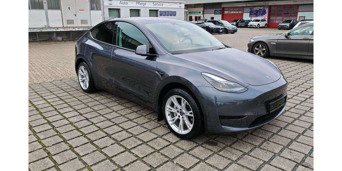 Tesla Model Y 53.636 km 31.970 € Braunschweig 38112
