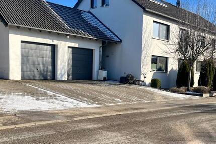 Großzügiges Einfamilienhaus mit Einliegerwohnung - provisionsfrei 7 zimmer