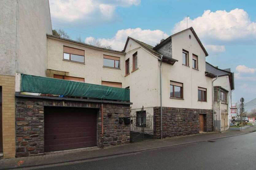 Haus zum Kaufen in Oberdiebach 99.000 € 140.04 m²