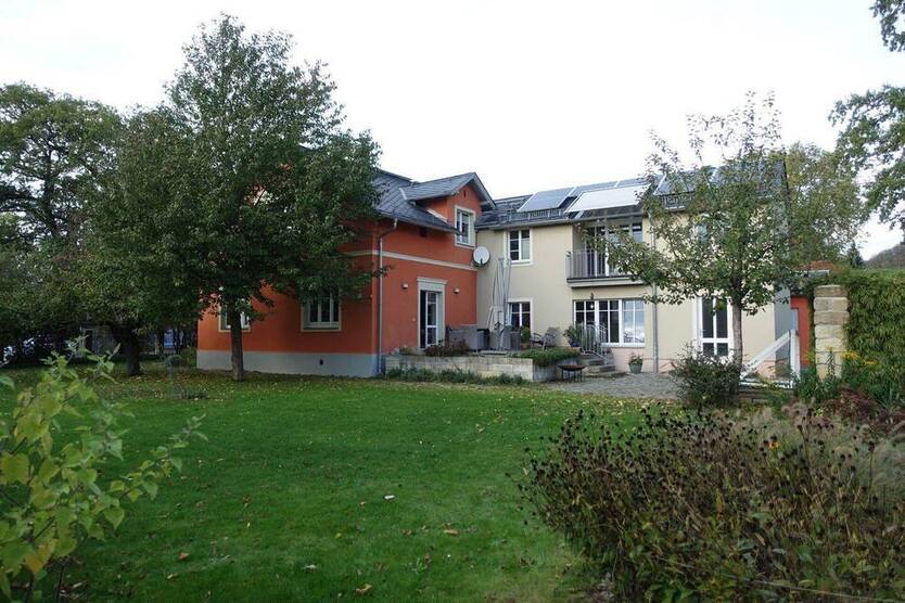 Modernes Einfamilienhaus mit großem Garten und Garage in bester Lage oberhalb von Radebeul-Mitte
