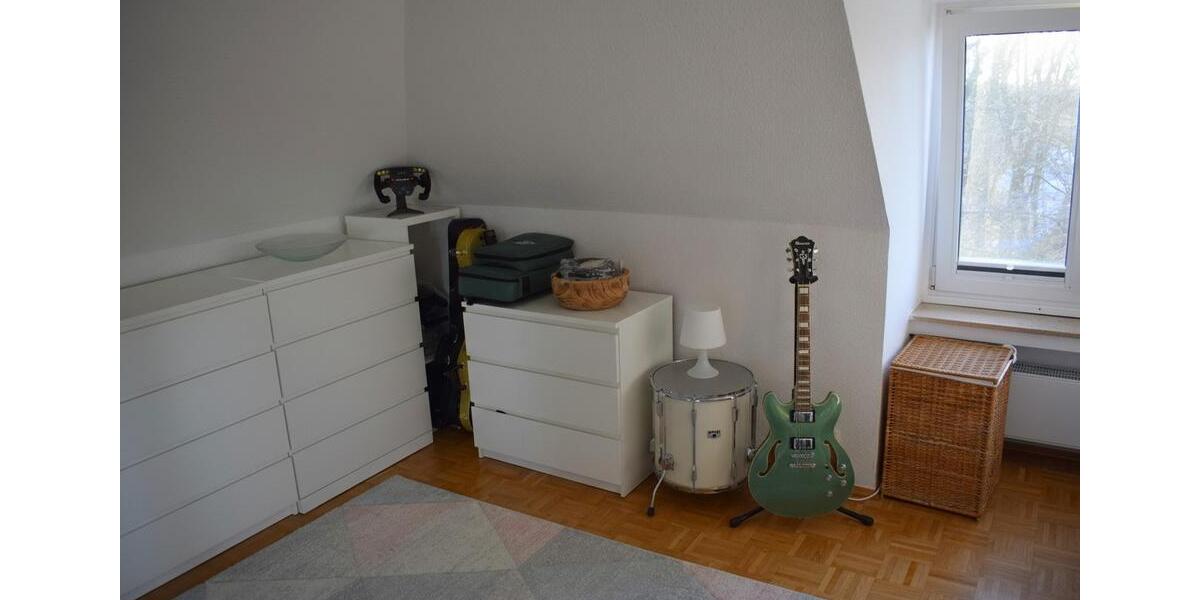 Dachgeschoßwohnung Essen Stadtbezirk III - 3.5 Zimmer, 87 m&sup2;, 820&euro; | Angebot:25563137