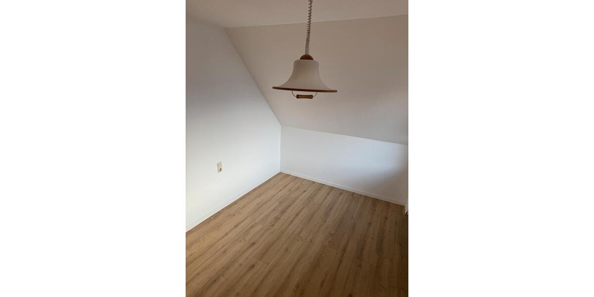 Dachgeschoßwohnung Tübingen - 3 Zimmer, 60 m&sup2;, 880&euro; | Angebot:25992082