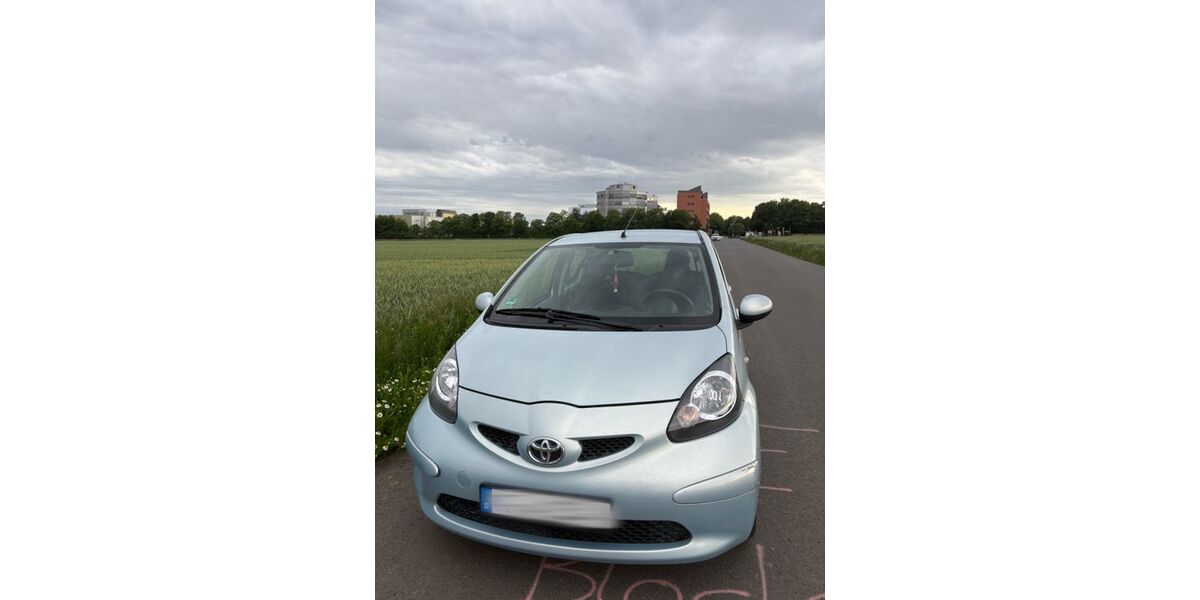 Toyota Aygo (X) 175.391 km 2.600 &euro; Frankfurt am Main 60488