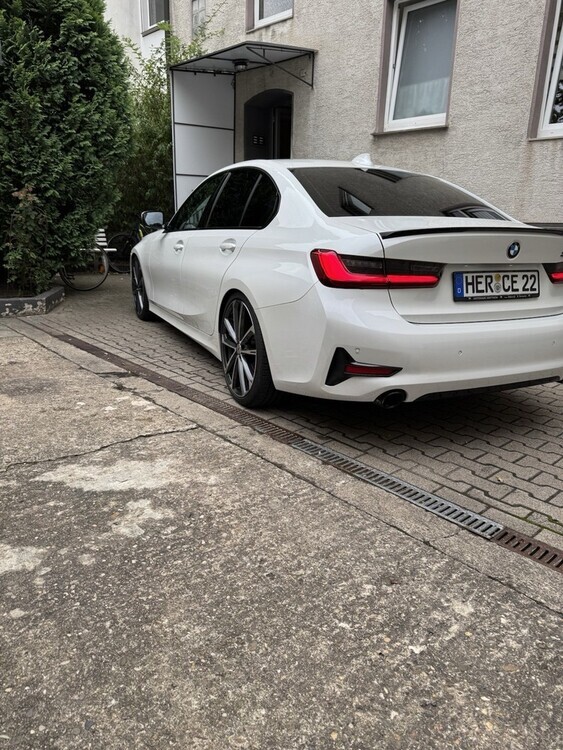 BMW 330i 61.300 km 33.500 € Herne 44623