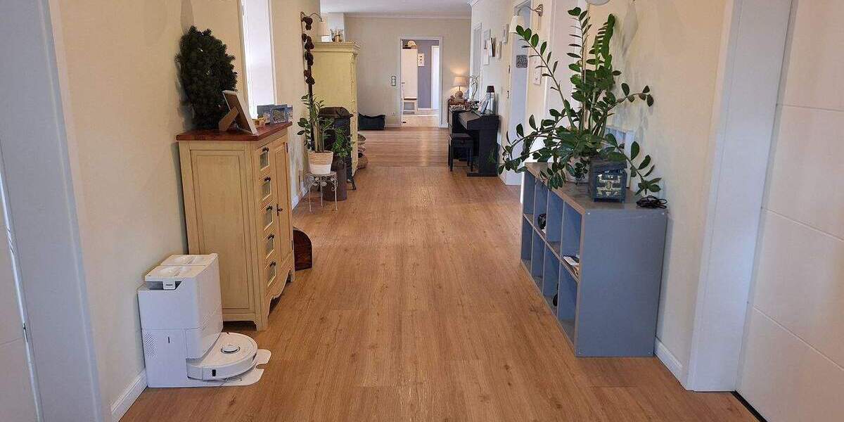 Riesen-Grundstück, zusätzl. Bauland, Riesen-Garage, Stall - Großzügiges Wohnhaus in Greifswald 7 zimmer