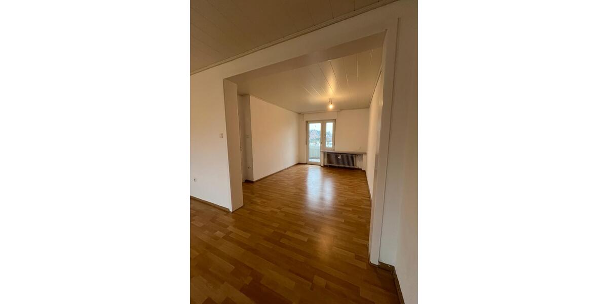 Großzügig geschnittene helle Etagenwohnung Balkon nahe Stadtkern 3 zimmer