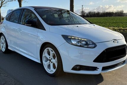 Ford Focus 129.000 km 11.500 &euro; Kröpelin 18236