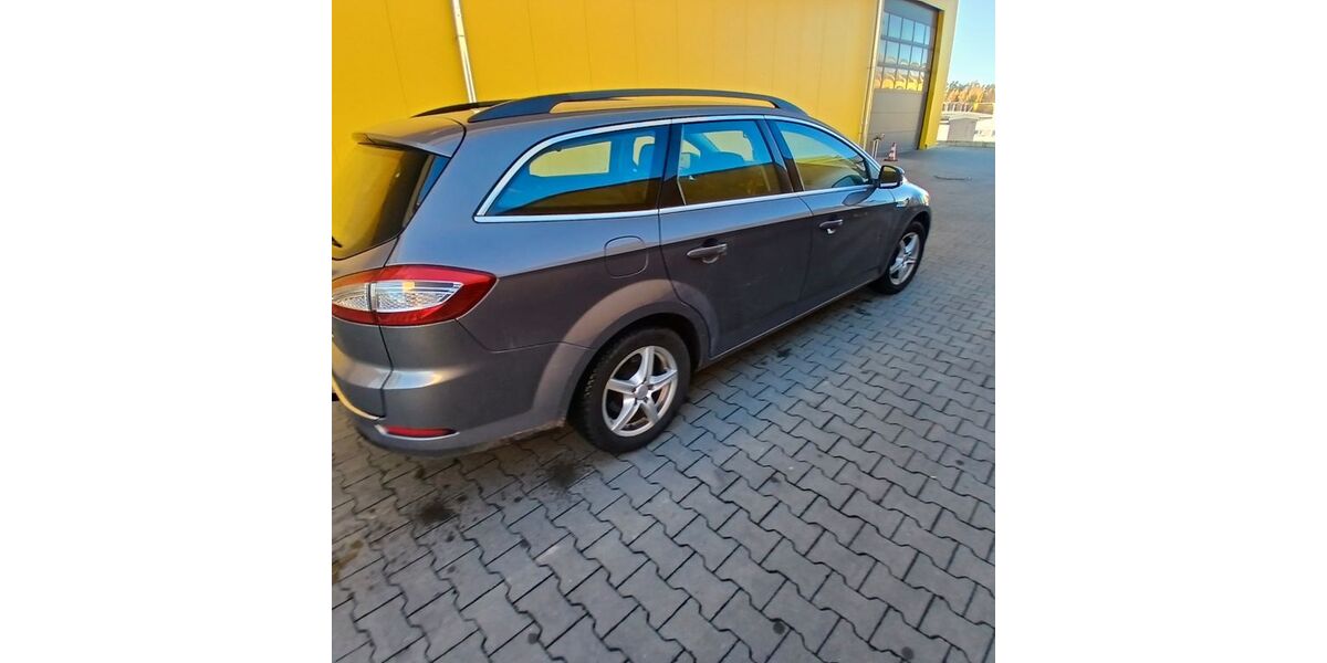 Ford Mondeo 153.000 km 4.300 &euro; Großschirma 09603