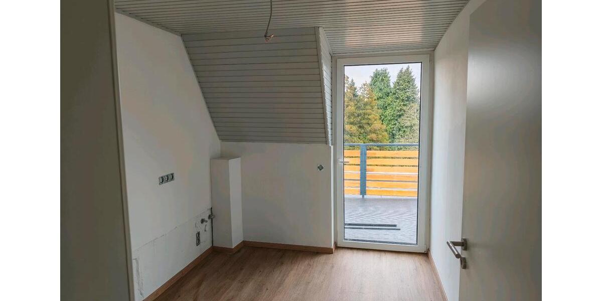 Dachgeschoßwohnung Mülheim an der Ruhr Heißen - 3.5 Zimmer, 83 m&sup2;, 1.700&euro; | Angebot:25047254
