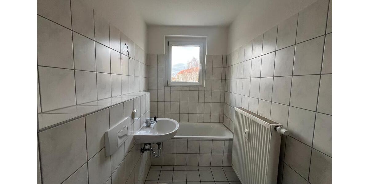 Etagenwohnung Riesa - 3 Zimmer, 61 m&sup2;, 450&euro; | Angebot:24987014