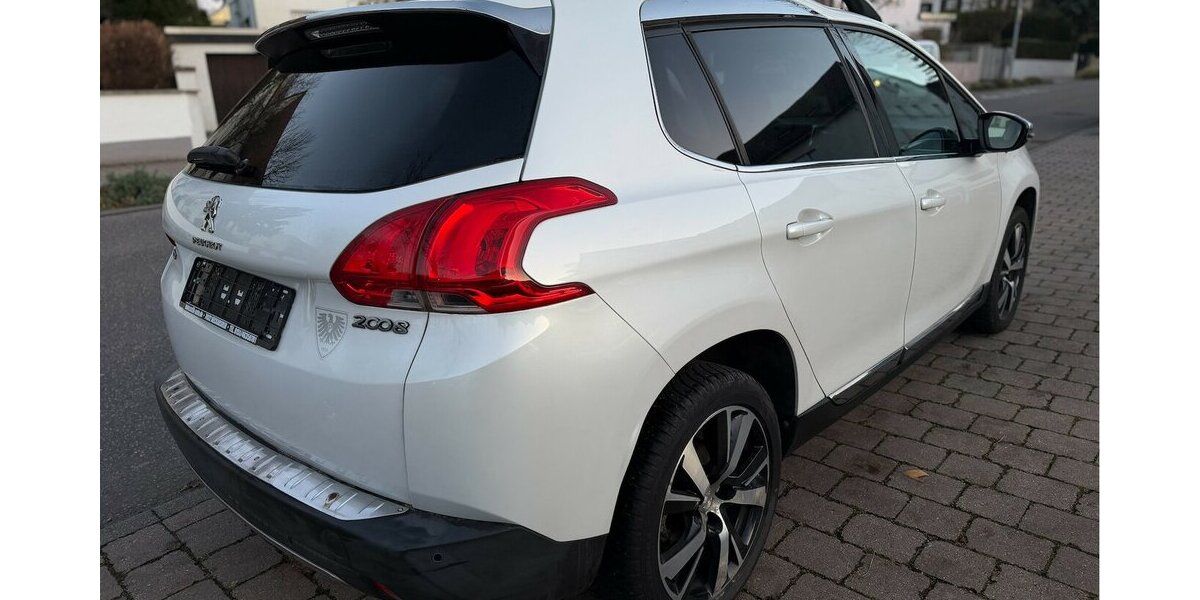 Peugeot 2008 1.2 Allure Pano Navi Leder JBL 137.000 km 7.490 € Neckarsulm 74172