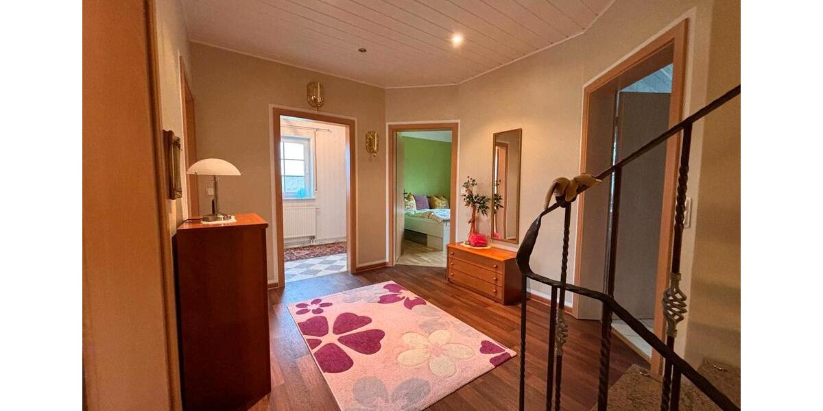 Reihenhaus Neuental - 8 Zimmer, 240 m&sup2;, 340.000&euro; | Angebot:26963651