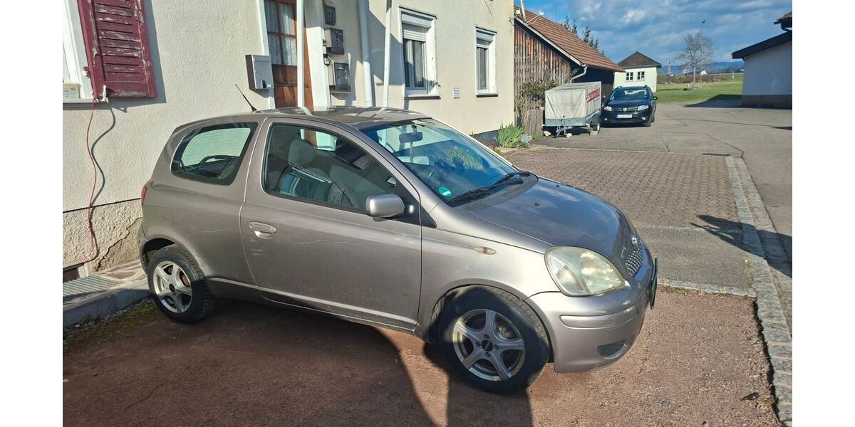 Toyota Yaris 220.000 km 1.500 &euro; Steinen, Höllstein 79585