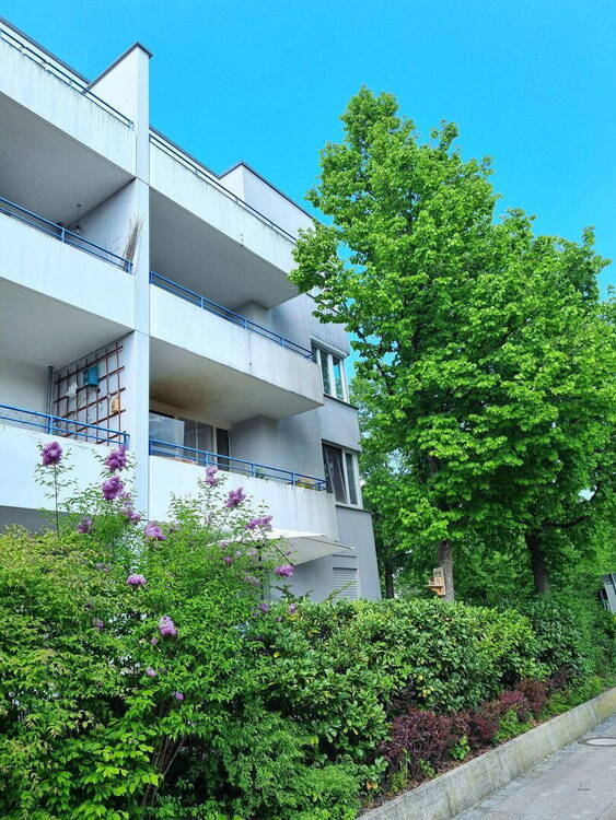 Schöne, helle 2-Zimmer-Wohnung mit Tageslichtbad und Balkon sowie Tiefgarage in Bogenhausen