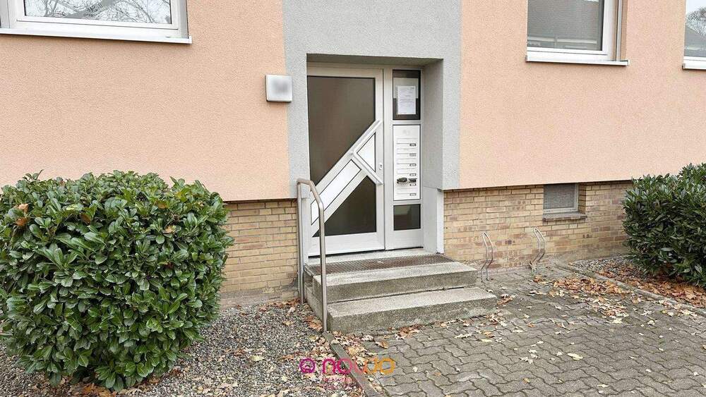 Modernisierte Erdgeschoss-Eigentumswohnung mit Balkon, Einbauküche und Garage in Salzgitter-Thiede 3 zimmer