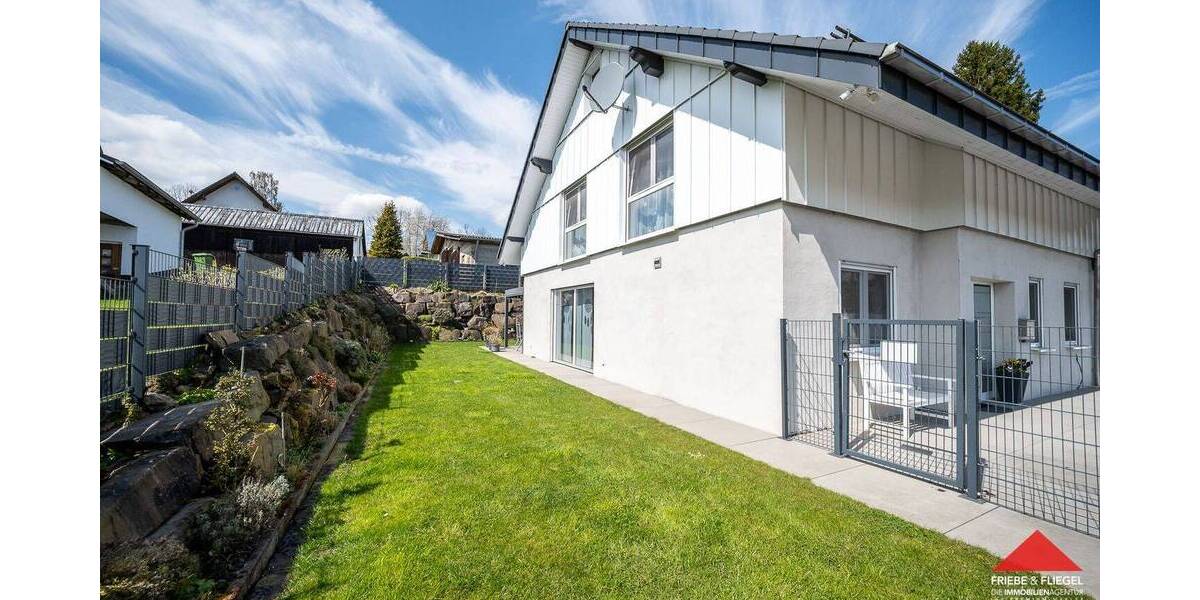 Freistehendes Einfamilienhaus mit Doppelgarage in ruhiger Randlage von Meinerzhagen - Einfamilienhaus Meinerzhagen Valbert | Angebot:26295133