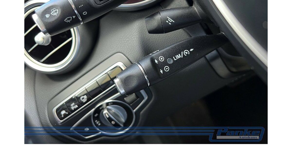 Mercedes-Benz C 250 C -Klasse*LED*Navi*R+F-Cam*Leder*Belüftete 87.057 km 19.980 € Berlin 13187