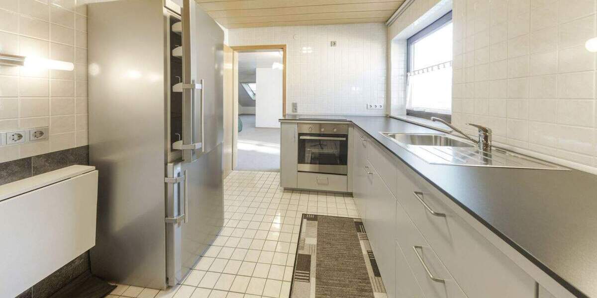 Großzügiges Ein- bis Zweifamilienhaus in massiver Bauweise mit Sauna, Garten und Doppelgarage 7 zimmer