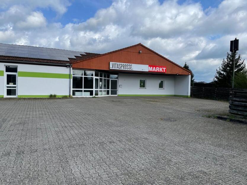 Gewerbefläche z.B. als Werkstatt, Lager, Laden, beheizt, Parkpl.