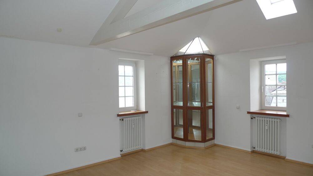 Etagenwohnung Trier Innenstadt - 4 Zimmer, 166 m&sup2;, 1.350&euro; | Angebot:26887574