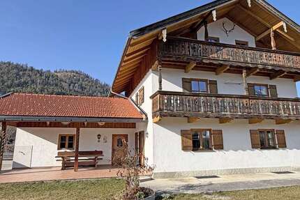 Haus Wallgau - 5 Zimmer, 210 m&sup2;, 2.800&euro; | Angebot:25471849