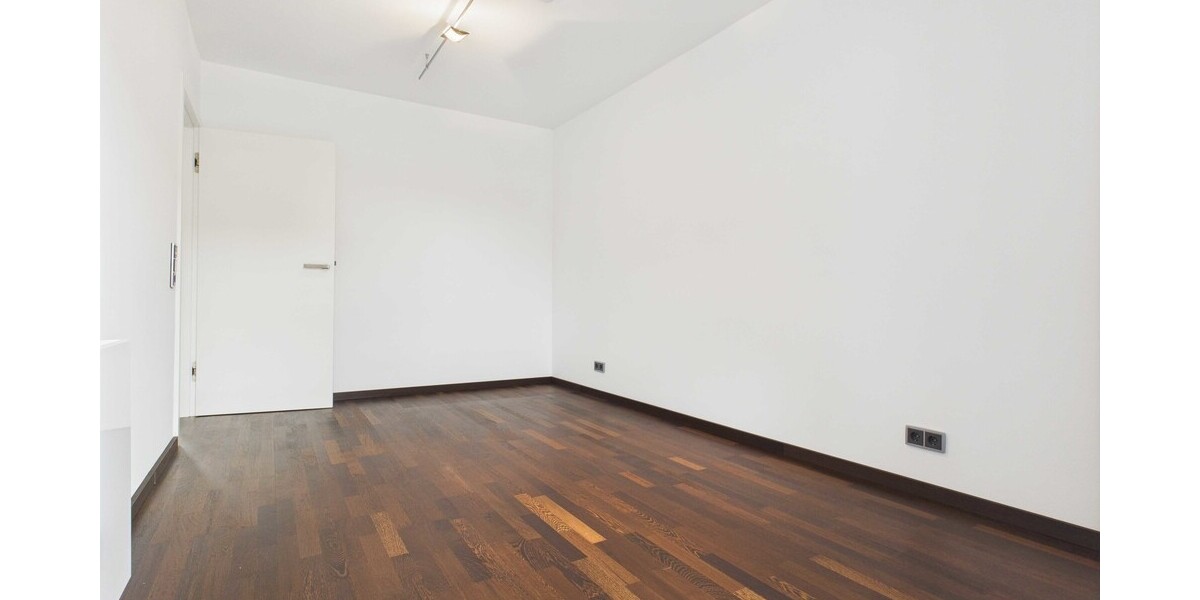 Exklusives Maisonette-Penthouse mit EBK, Whirlpool, Sauna & 2 TG-Stellplätzen - provisionsfrei - Maisonettenwohnung Karben / Petterweil Petterweil | Angebot:24951224