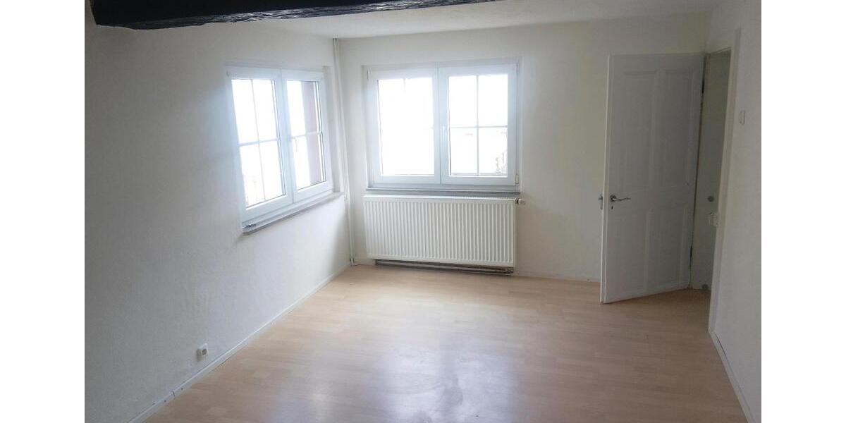 Etagenwohnung Gladenbach - 4 Zimmer, 142 m&sup2;, 1.200&euro; | Angebot:26397959