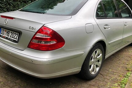 Mercedes-Benz E200 220.000 km 4.500 € Hamburg 20038