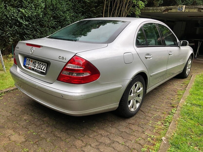 Mercedes-Benz E200 220.000 km 4.500 € Hamburg 20038