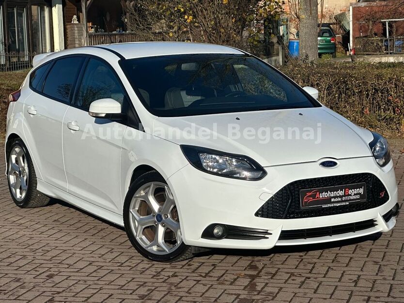 Ford Focus 114.000 km 12.799 € Lamspringe 31195