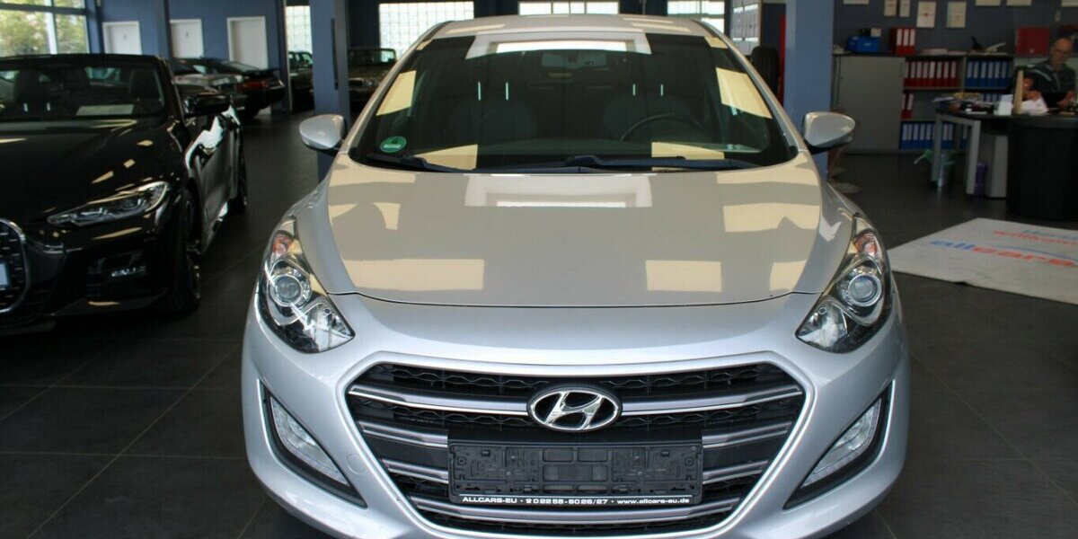 Hyundai i30 1.4 Passion - AHK - 109.800 km 7.980 &euro; Euskirchen 53881