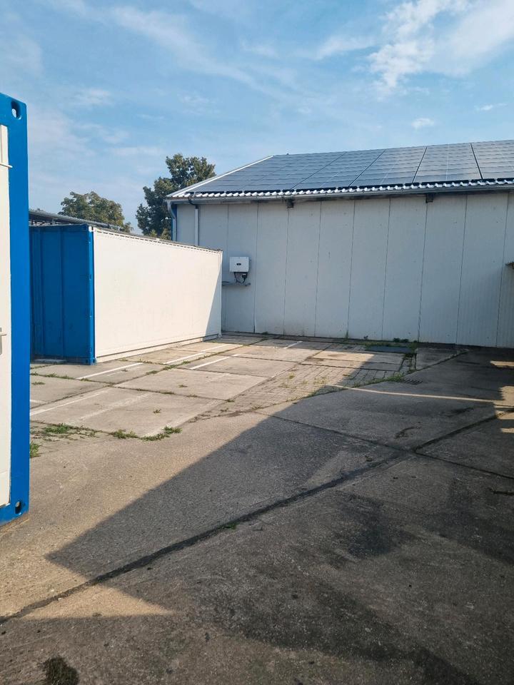 Freifläche mit Containern