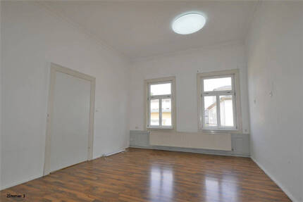 Nur für Studenteninnen: Drei 