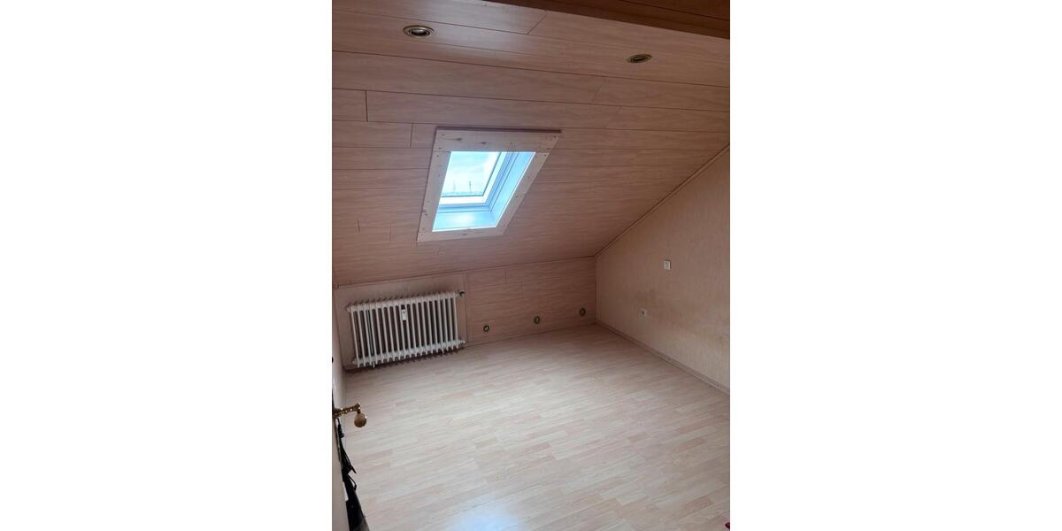 Dachgeschoßwohnung Büren - 3 Zimmer, 70 m&sup2;, 525&euro; | Angebot:25287094