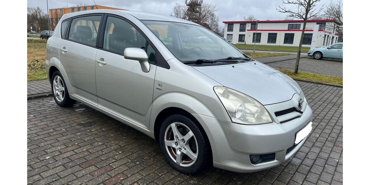 Toyota Corolla Verso 172.000 km 3.200 &euro; Saarbrücken 66115