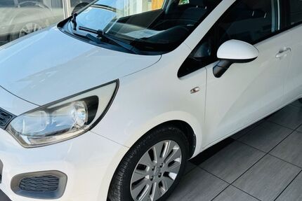 Kia Rio 111.000 km 5.690 &euro; Singen 78224