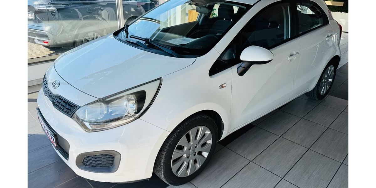 Kia Rio 111.000 km 5.690 &euro; Singen 78224
