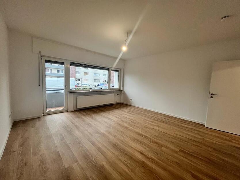 Premium sanierte 3 Zimmer Wohnung im Erdgeschoss mit Einbauküche zimmer