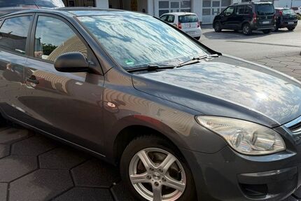 Hyundai i30 218.000 km 2.300 &euro; Wuppertal 42285