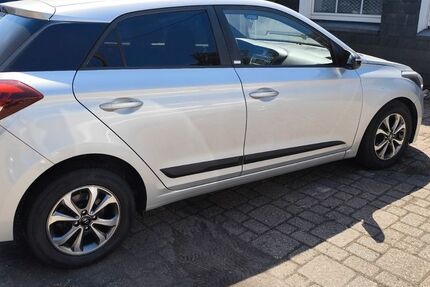 Hyundai i20 107.400 km 7.450 &euro; Neunkirchen-Seelscheid 53819