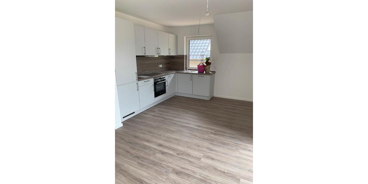 ANFRAGESTOPP! Schöne 4-Zi.-DG Wohnung im Zweifamilienhaus 4 zimmer