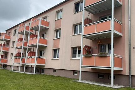 Attraktive, sanierte 3- Raum- Wohnung mit Balkon