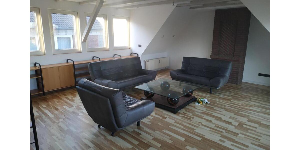 Hochwertiges PENTHOUSE mit 40 qm Süd-Dach-Terrasse, Einbau-Küche und -Schänken, Parkett 2.5 zimmer