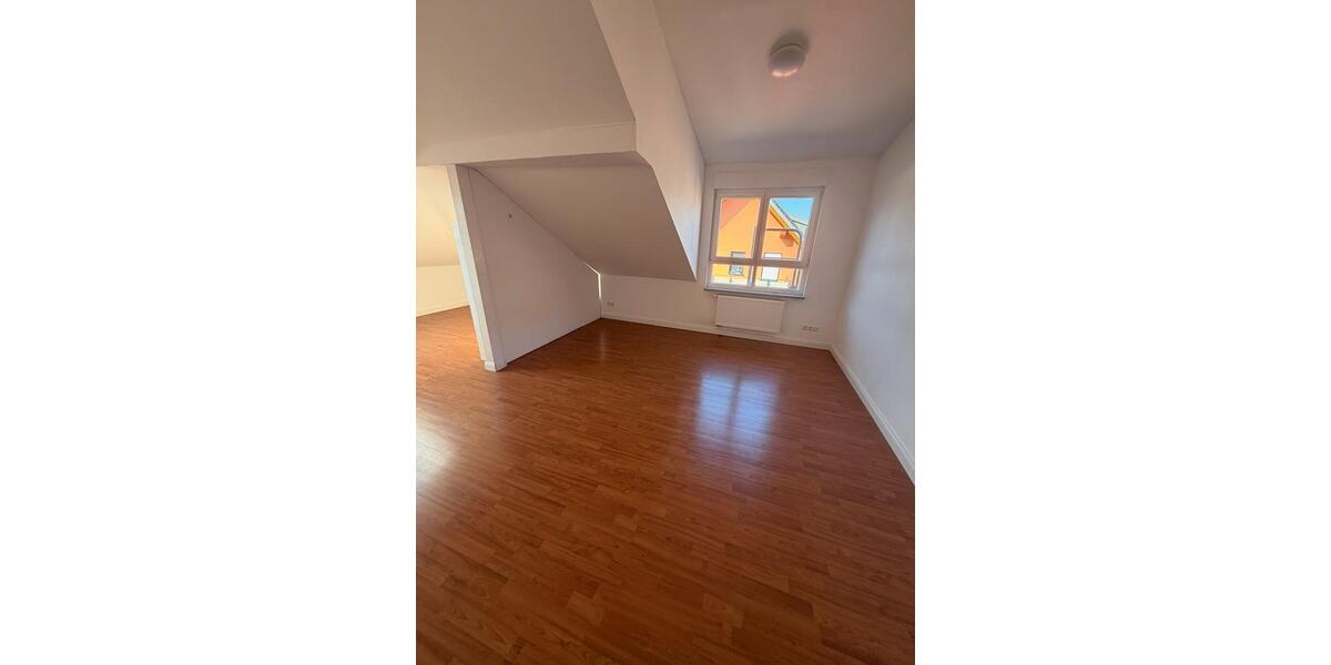 Dachgeschoßwohnung Ettlingen - 3 Zimmer, 110 m&sup2;, 1.100&euro; | Angebot:25990844