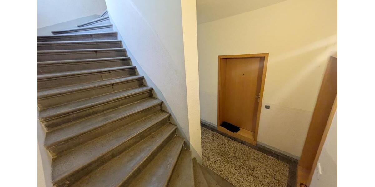 Dachgeschoßwohnung Zwickau - 2 Zimmer, 62 m&sup2;, 330&euro; | Angebot:26008188