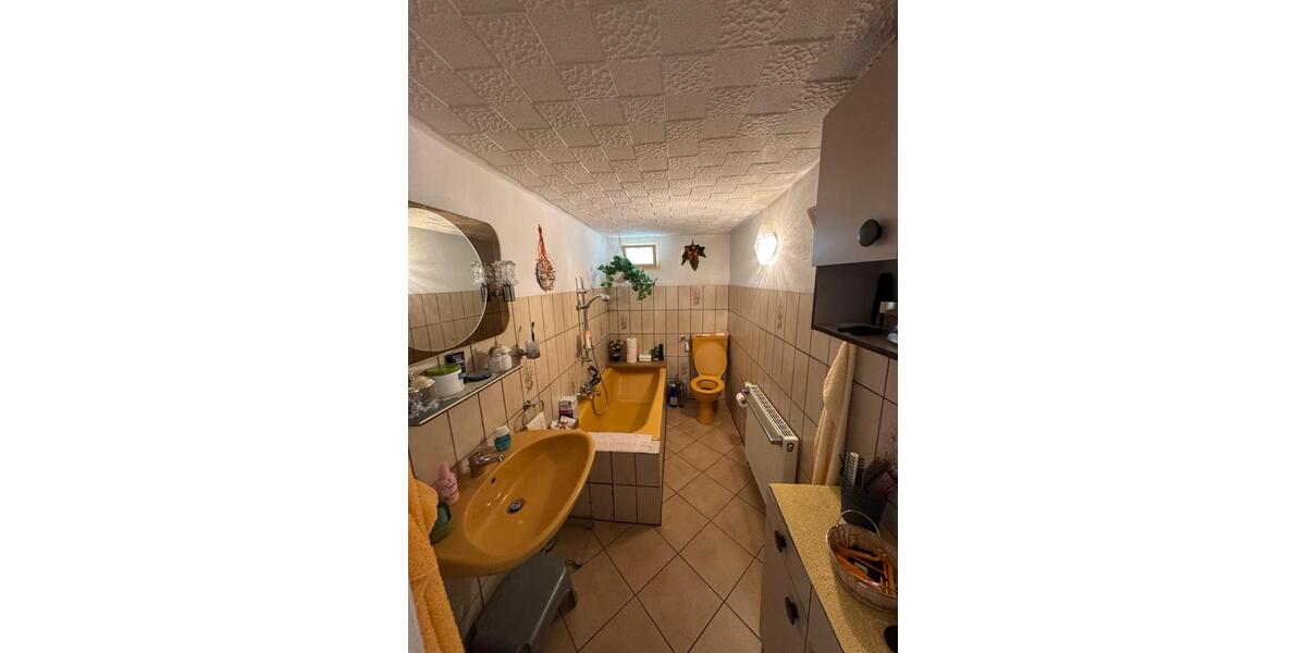 Doppelhaushälfte Sontra - 8 Zimmer, 173 m&sup2;, 110.000&euro; | Angebot:26357357